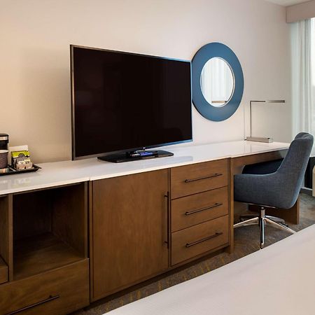 Doubletree By Hilton Madison East Hotell Exteriör bild