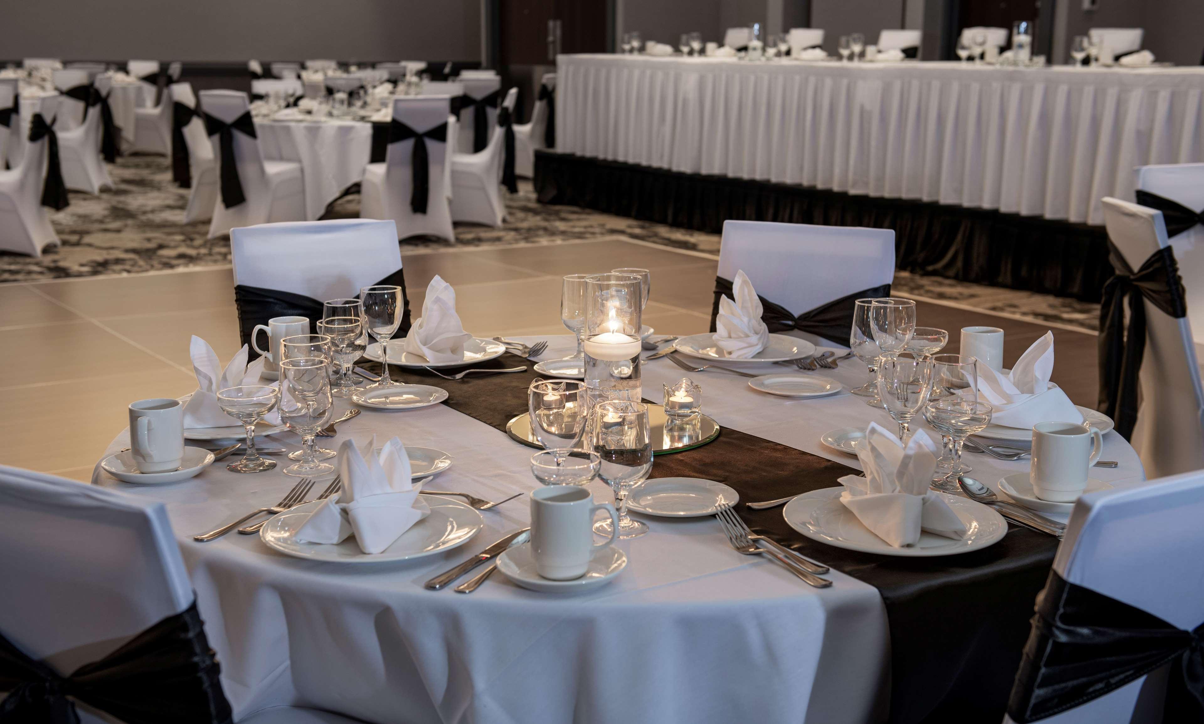 Doubletree By Hilton Madison East Hotell Exteriör bild
