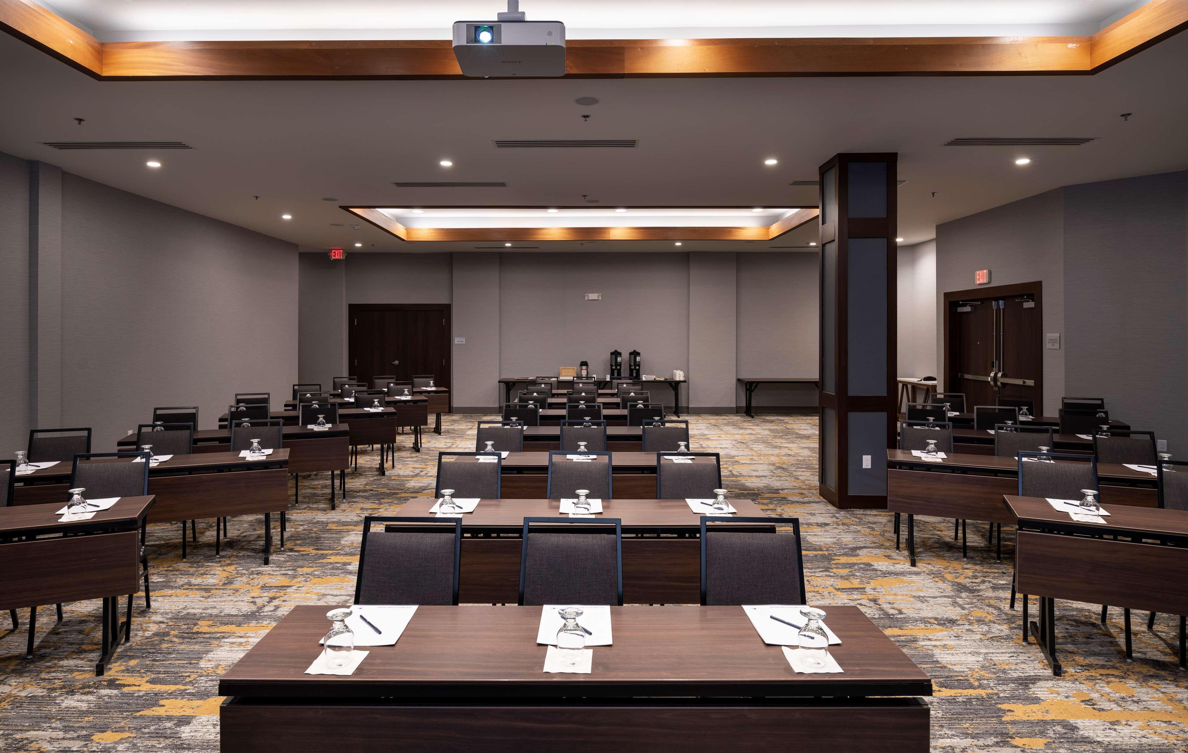Doubletree By Hilton Madison East Hotell Exteriör bild