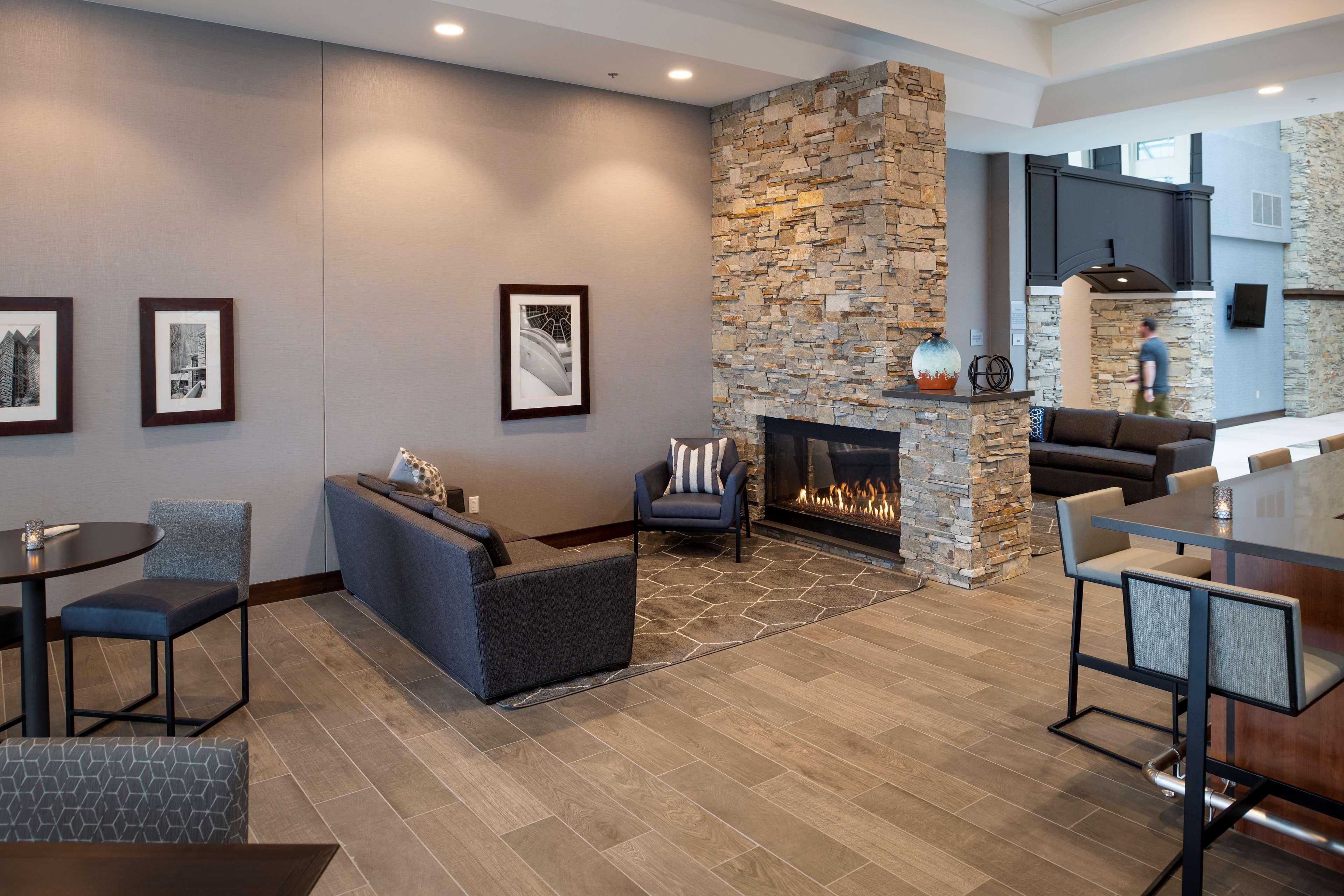 Doubletree By Hilton Madison East Hotell Exteriör bild