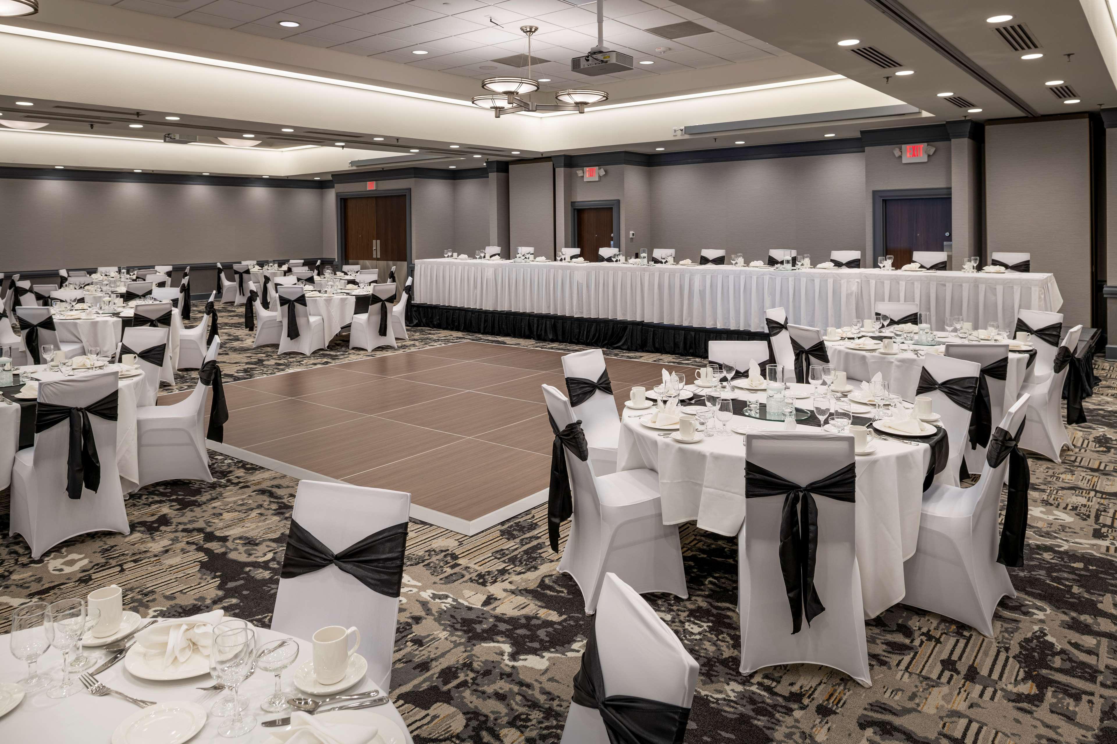 Doubletree By Hilton Madison East Hotell Exteriör bild