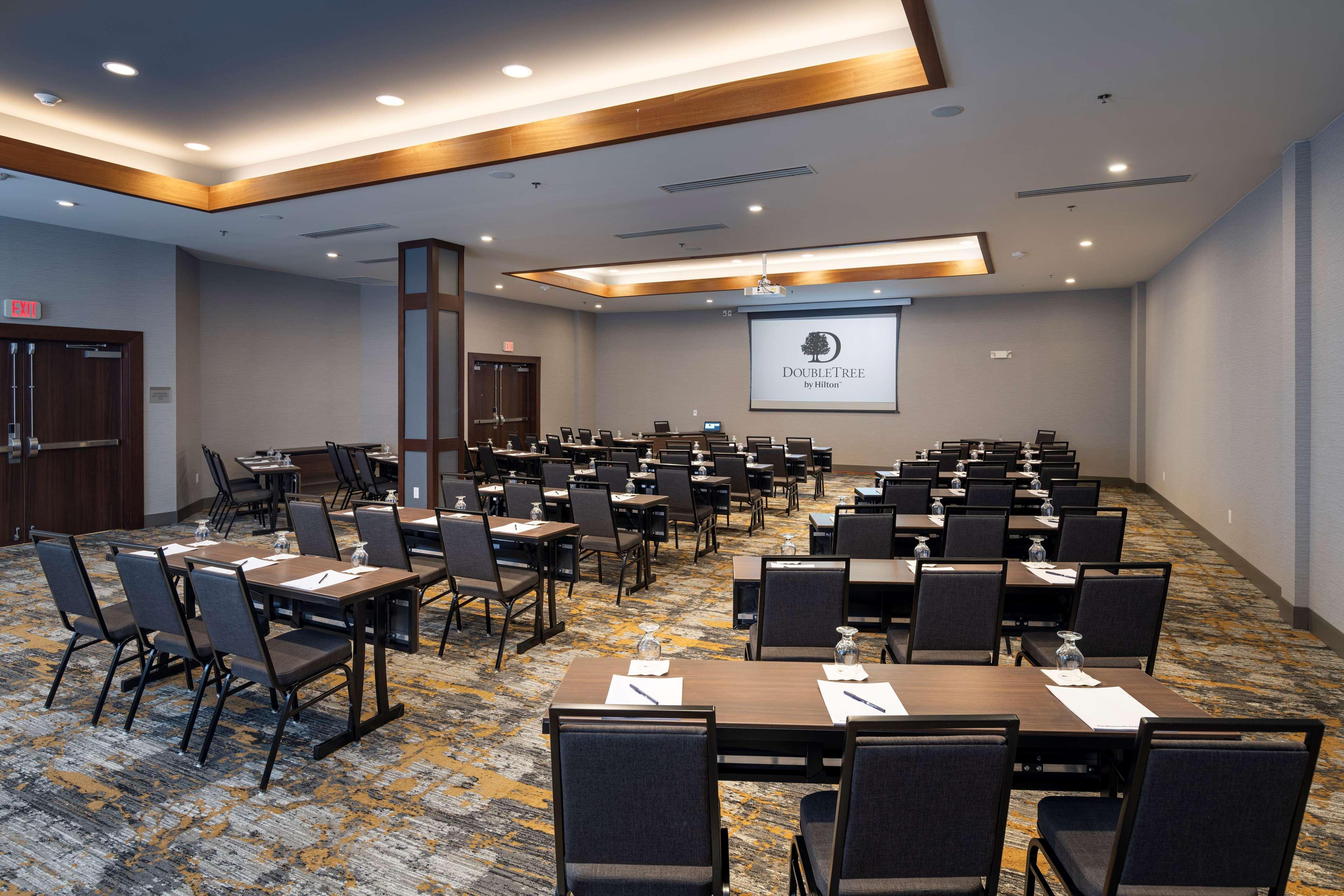 Doubletree By Hilton Madison East Hotell Exteriör bild