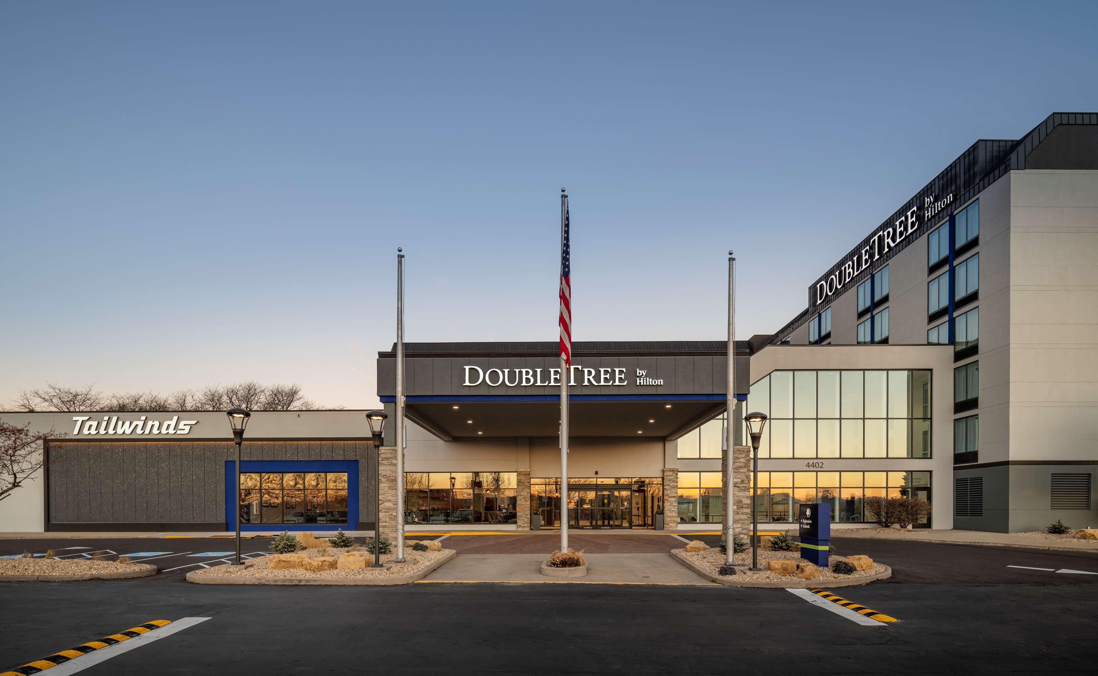 Doubletree By Hilton Madison East Hotell Exteriör bild
