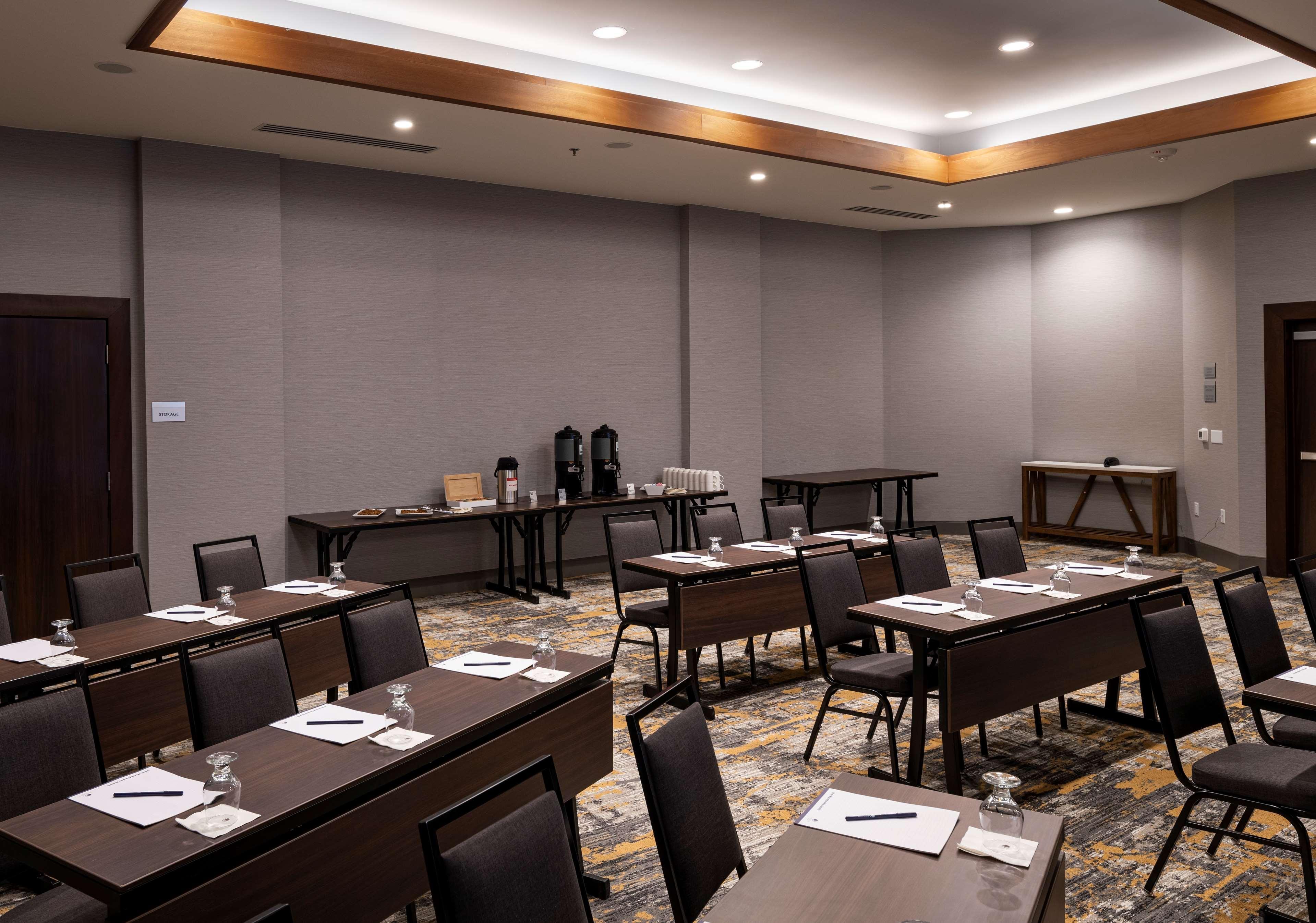 Doubletree By Hilton Madison East Hotell Exteriör bild