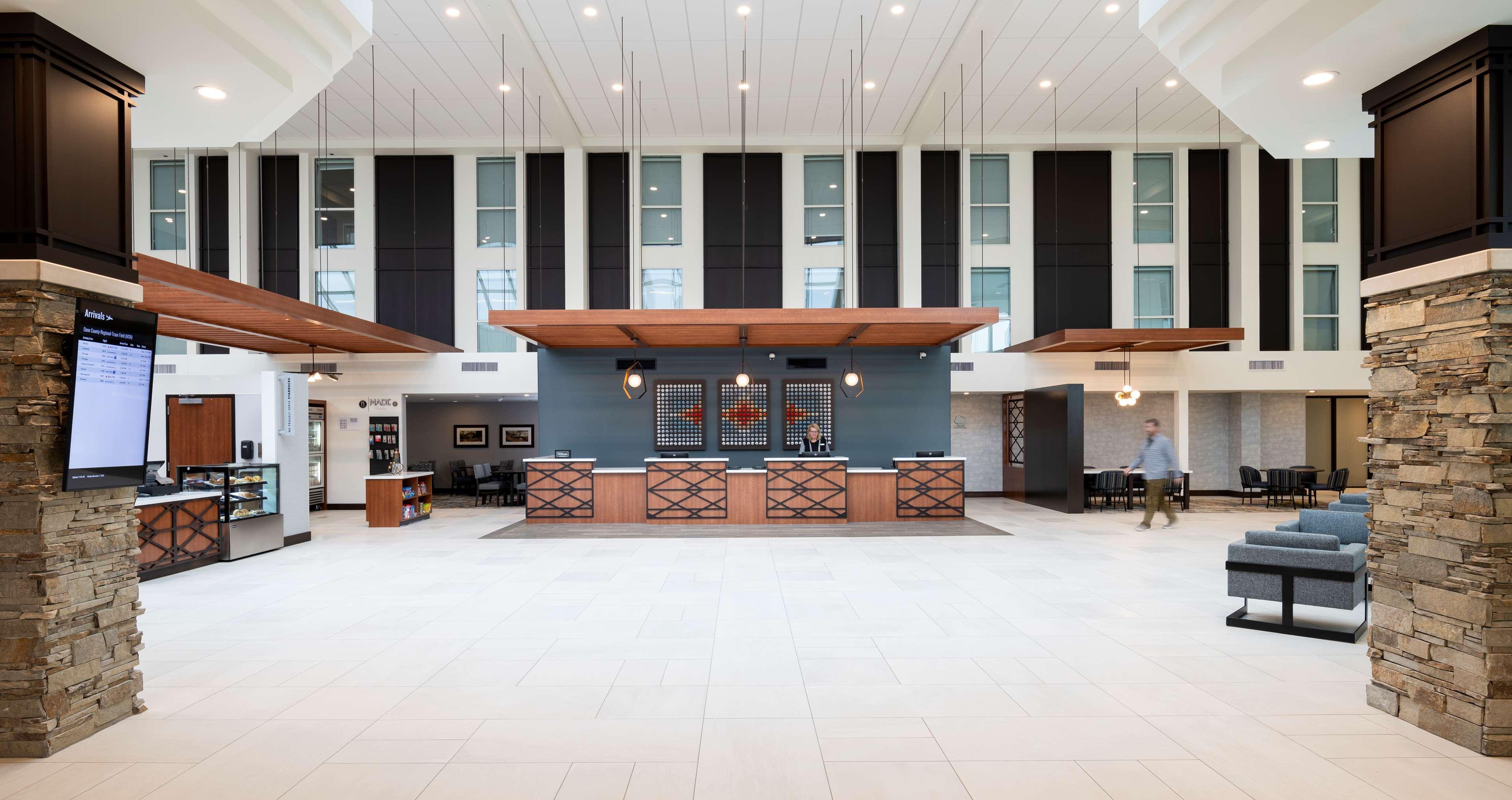 Doubletree By Hilton Madison East Hotell Exteriör bild