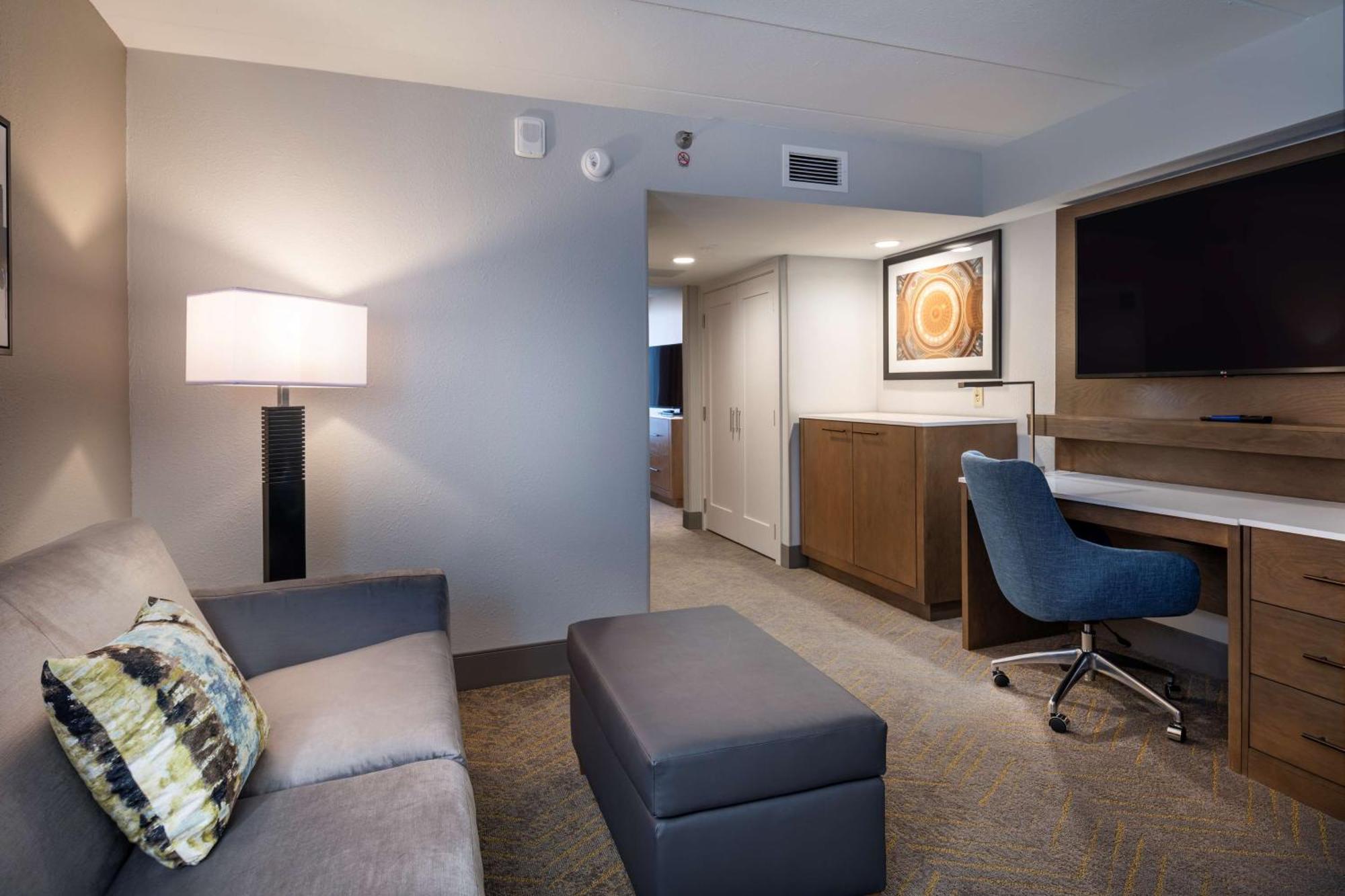 Doubletree By Hilton Madison East Hotell Exteriör bild