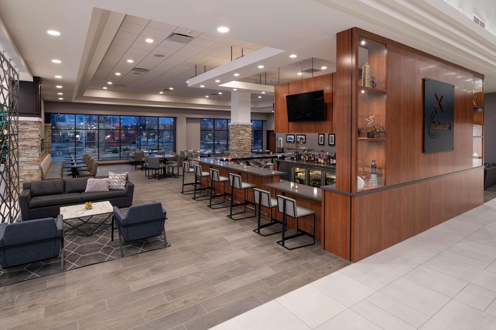 Doubletree By Hilton Madison East Hotell Exteriör bild
