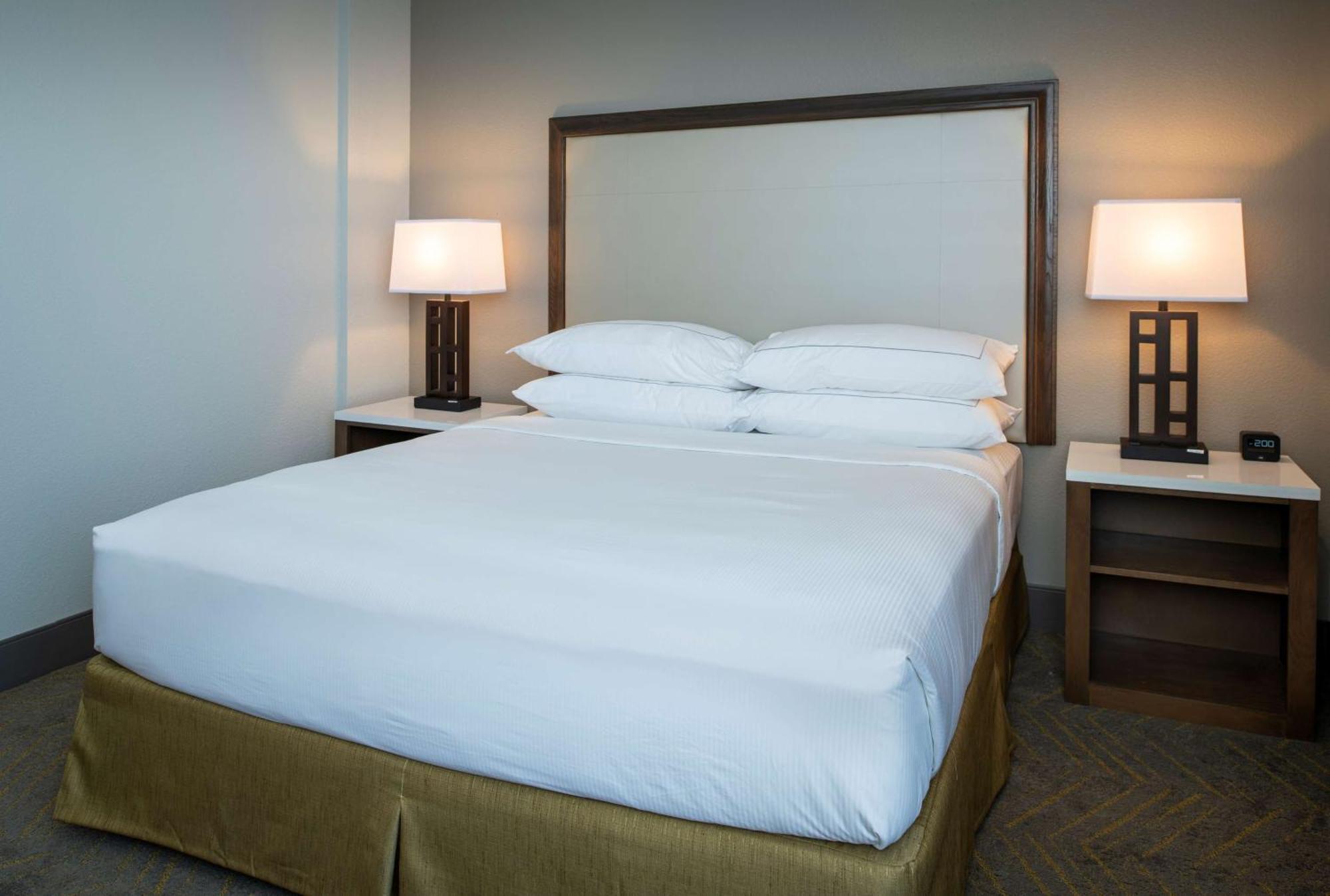 Doubletree By Hilton Madison East Hotell Exteriör bild