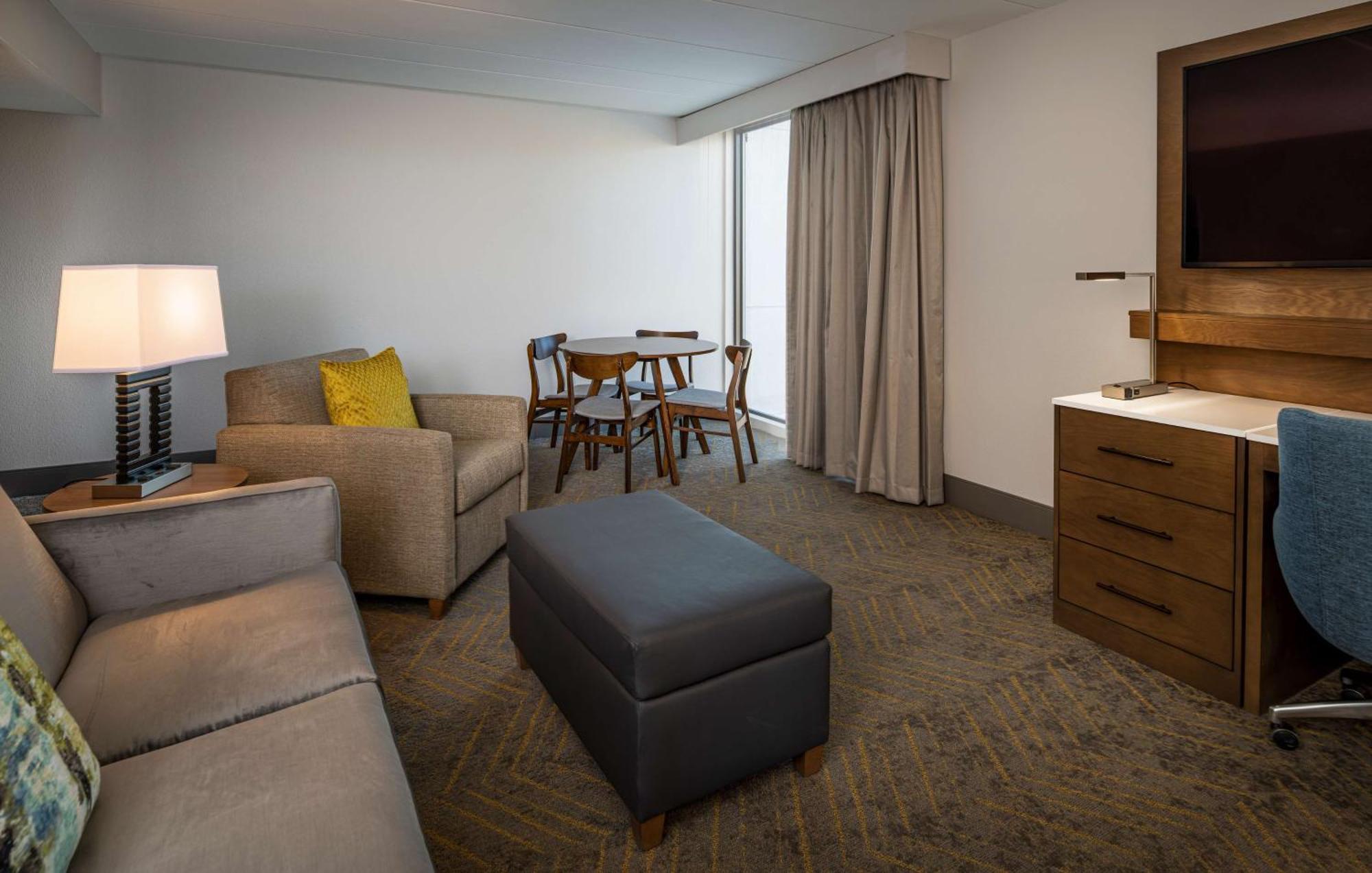Doubletree By Hilton Madison East Hotell Exteriör bild