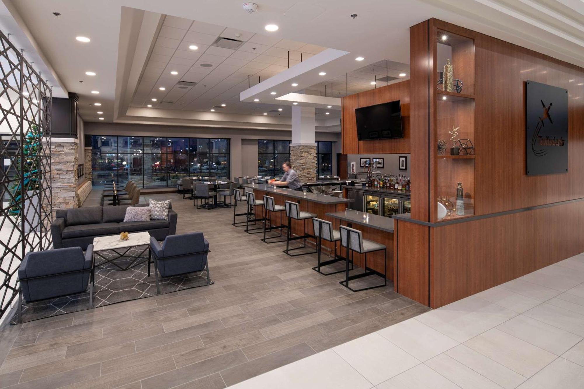 Doubletree By Hilton Madison East Hotell Exteriör bild