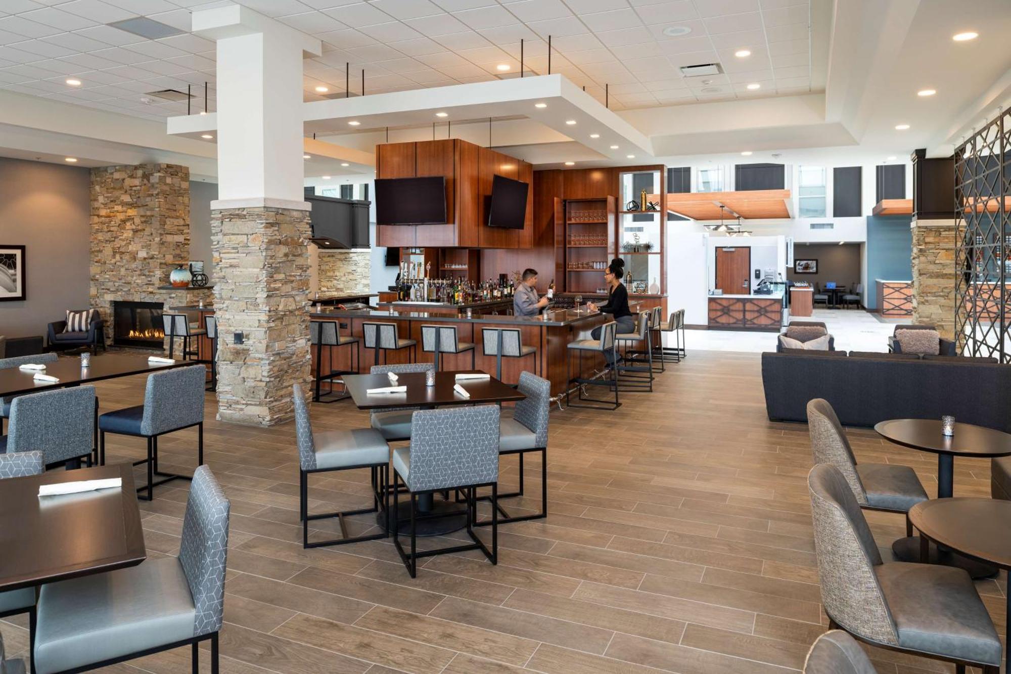 Doubletree By Hilton Madison East Hotell Exteriör bild