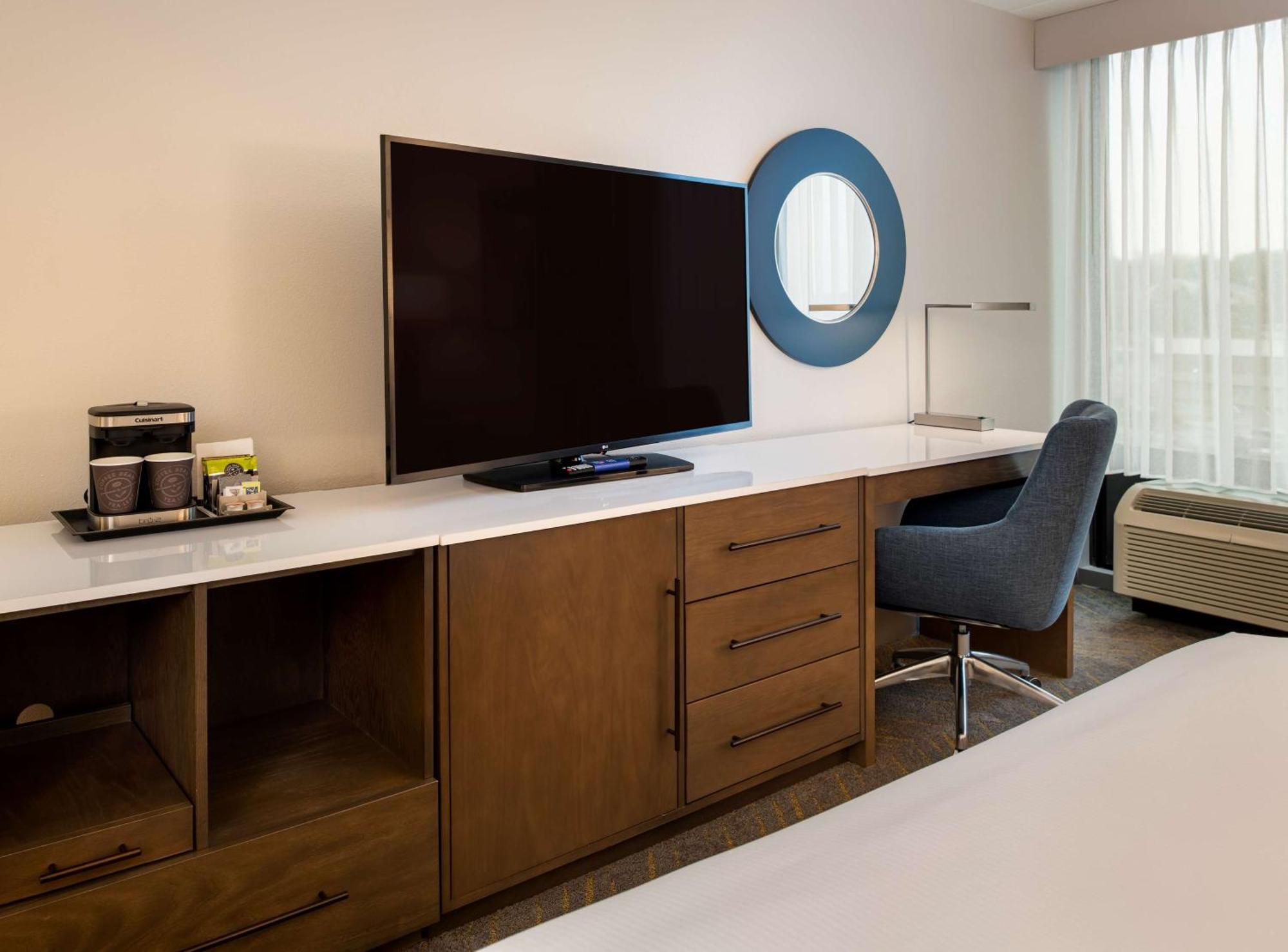 Doubletree By Hilton Madison East Hotell Exteriör bild