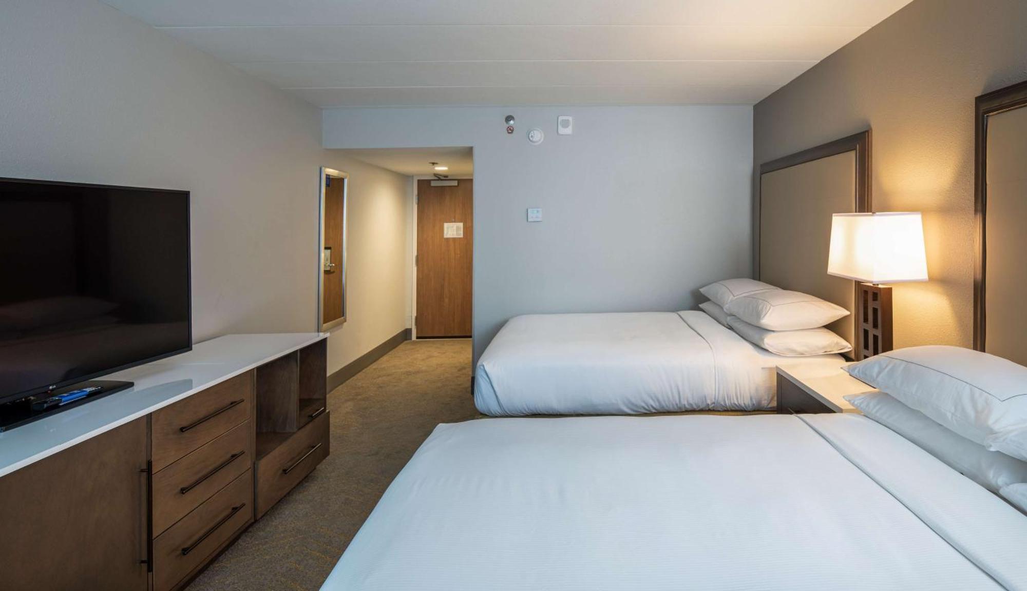 Doubletree By Hilton Madison East Hotell Exteriör bild