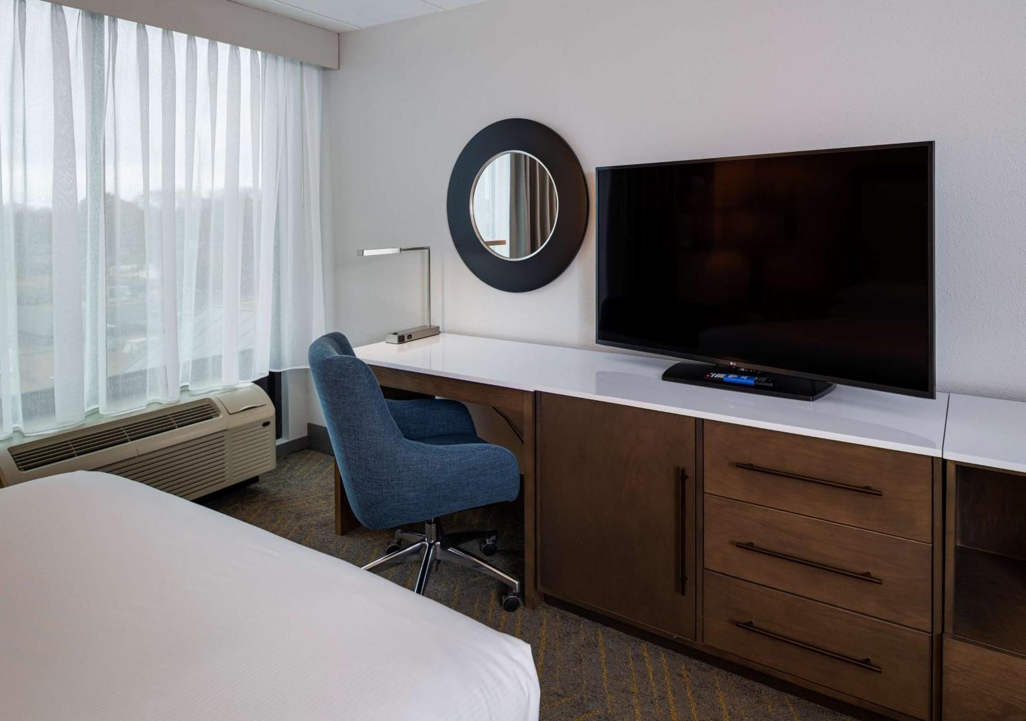 Doubletree By Hilton Madison East Hotell Exteriör bild