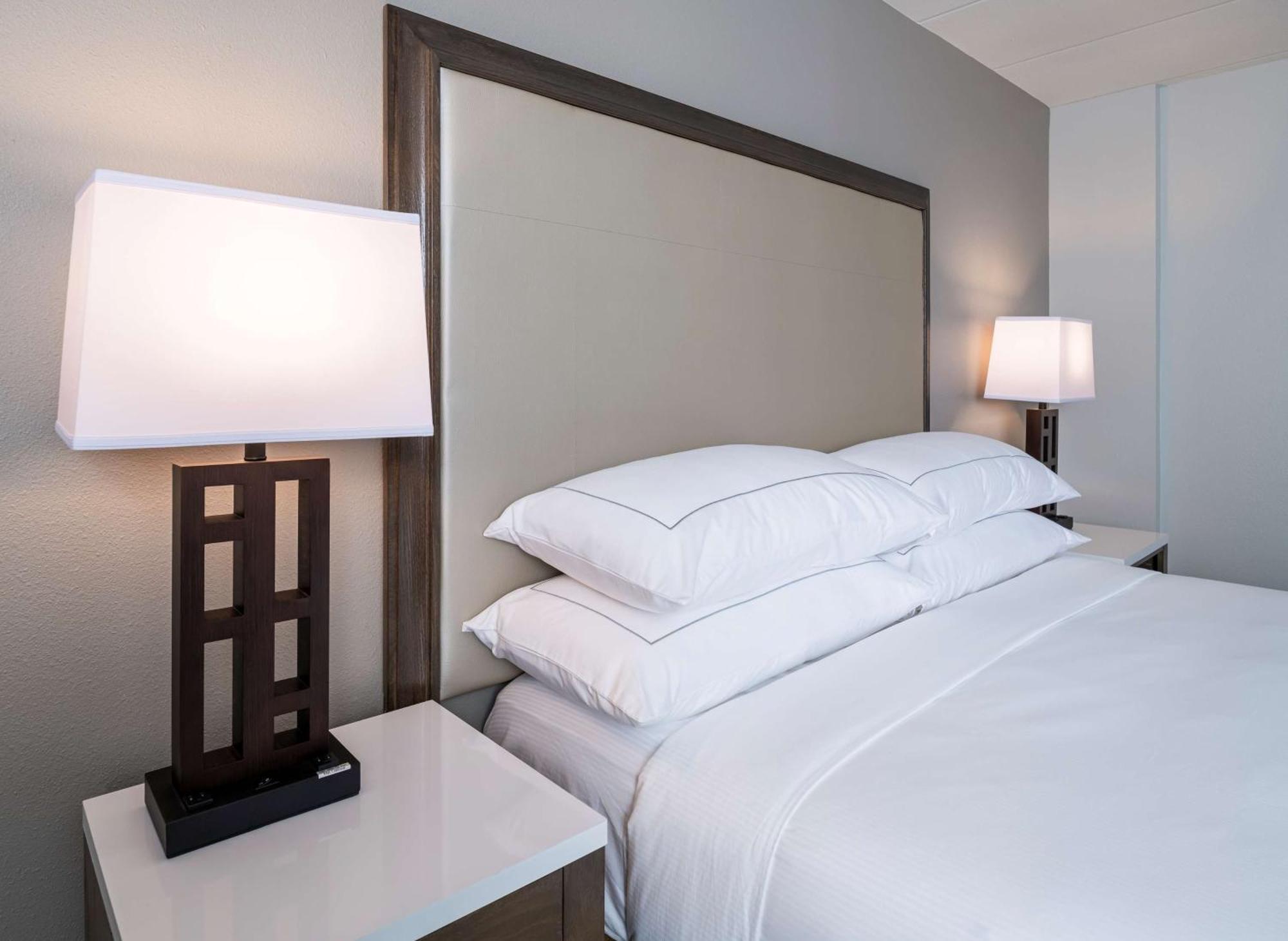 Doubletree By Hilton Madison East Hotell Exteriör bild