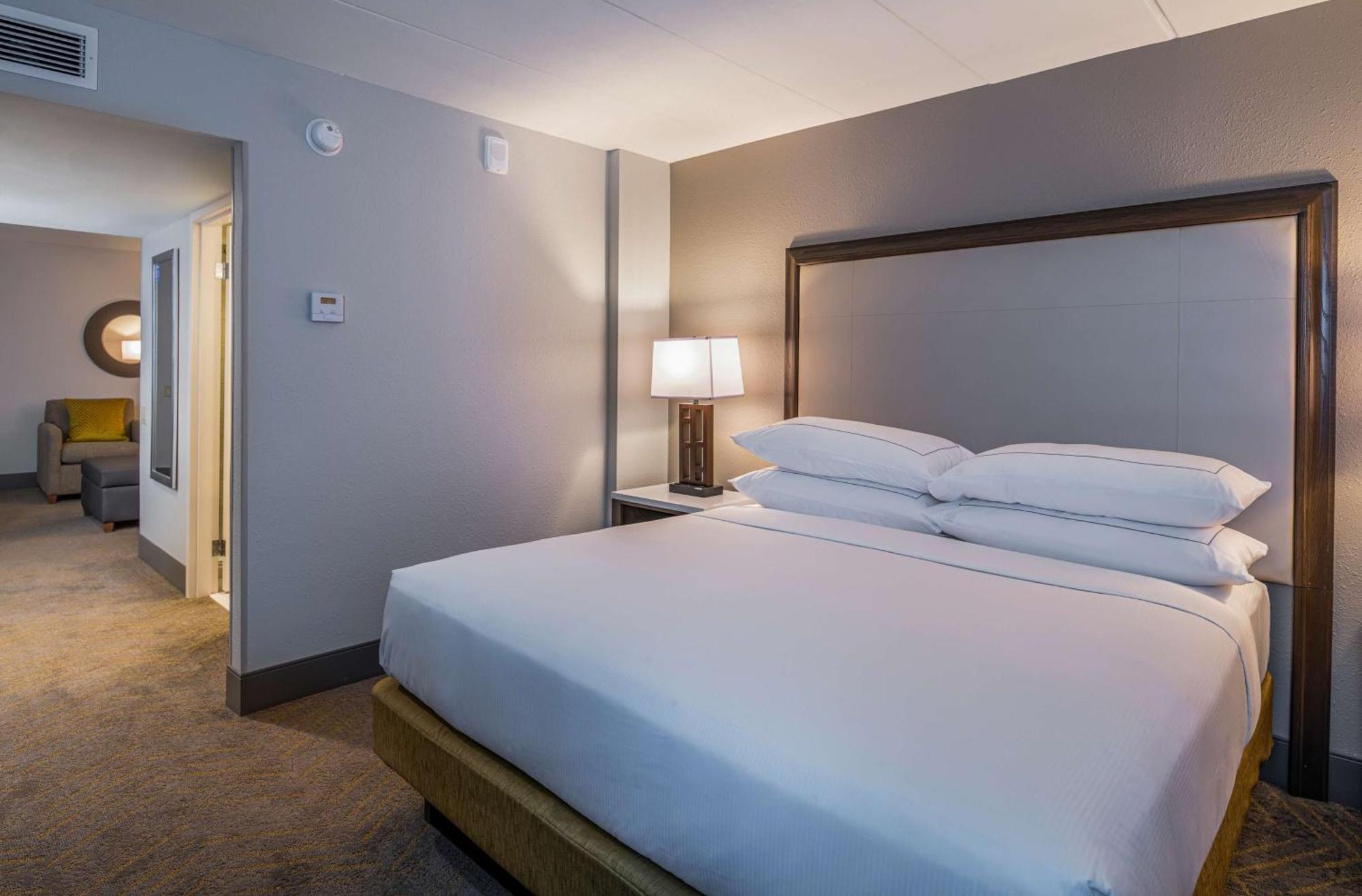 Doubletree By Hilton Madison East Hotell Exteriör bild