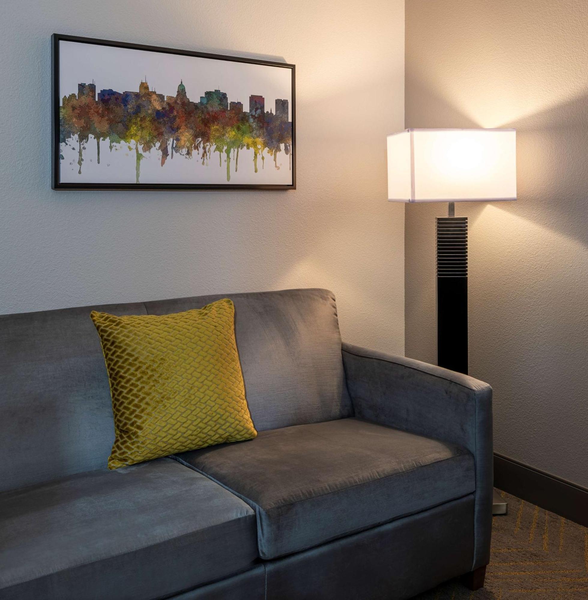 Doubletree By Hilton Madison East Hotell Exteriör bild