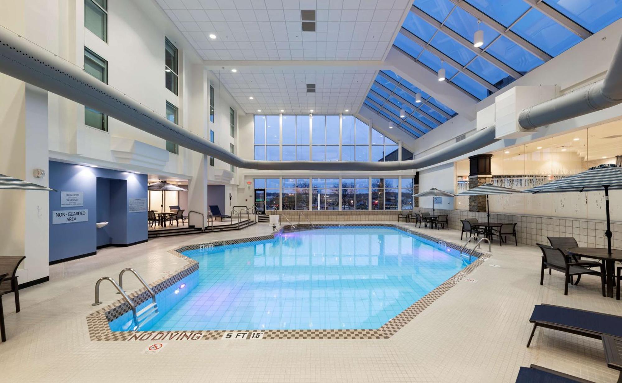 Doubletree By Hilton Madison East Hotell Exteriör bild