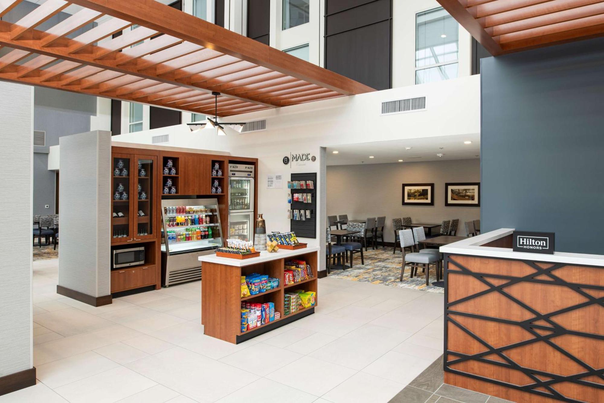 Doubletree By Hilton Madison East Hotell Exteriör bild