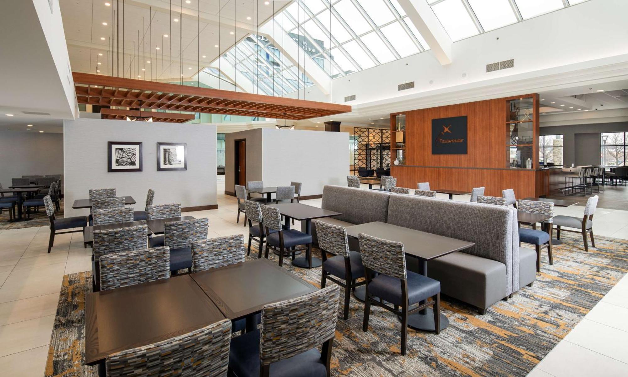 Doubletree By Hilton Madison East Hotell Exteriör bild