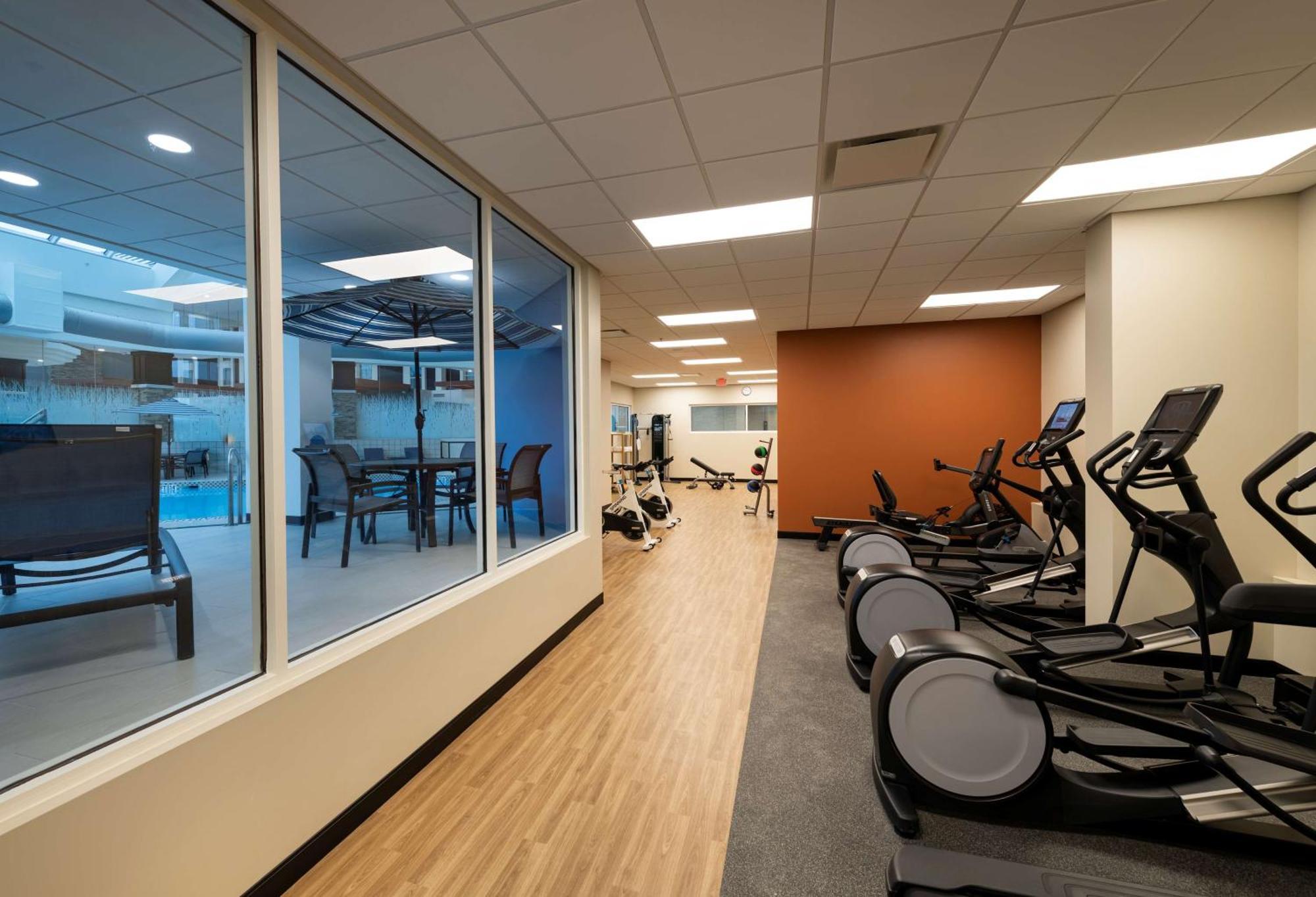 Doubletree By Hilton Madison East Hotell Exteriör bild